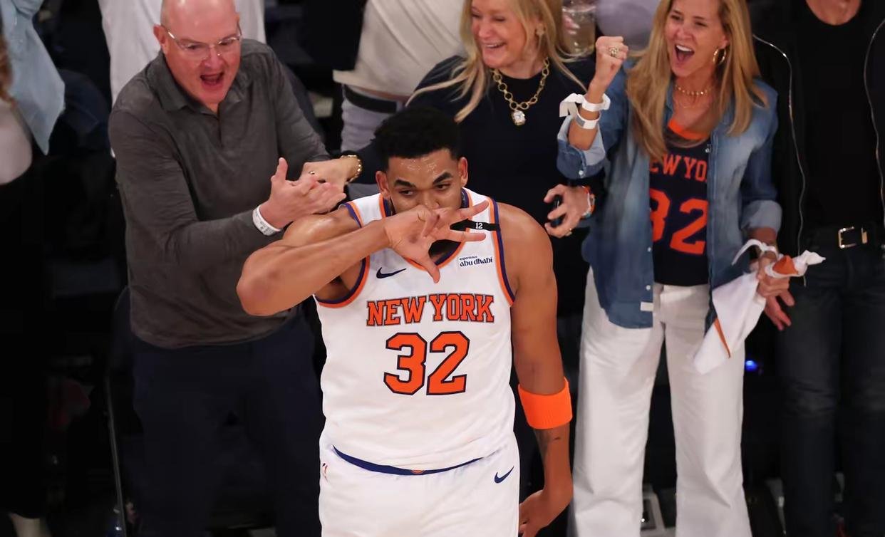 纽约尼克斯训练开放日，最后时刻造点机会引观众欢呼，亚冠在即，临场指挥获称赞的简单介绍雷速体育