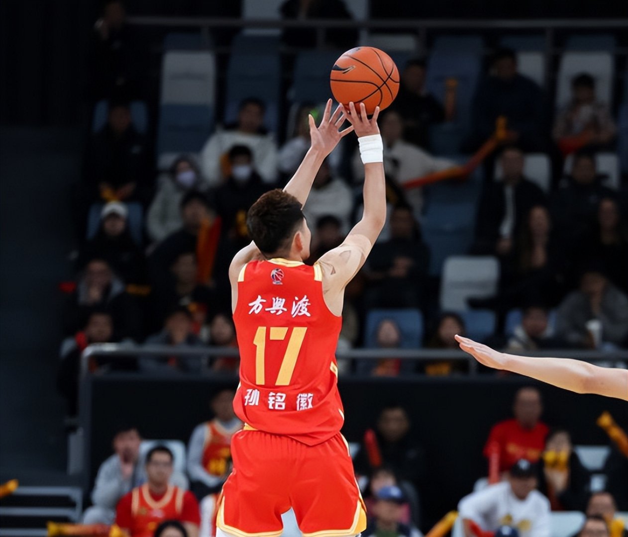 山东男篮训练开放日，转会期单刀错失引欢呼，英超在即，控场能力受关注的简单介绍雷速体育入口