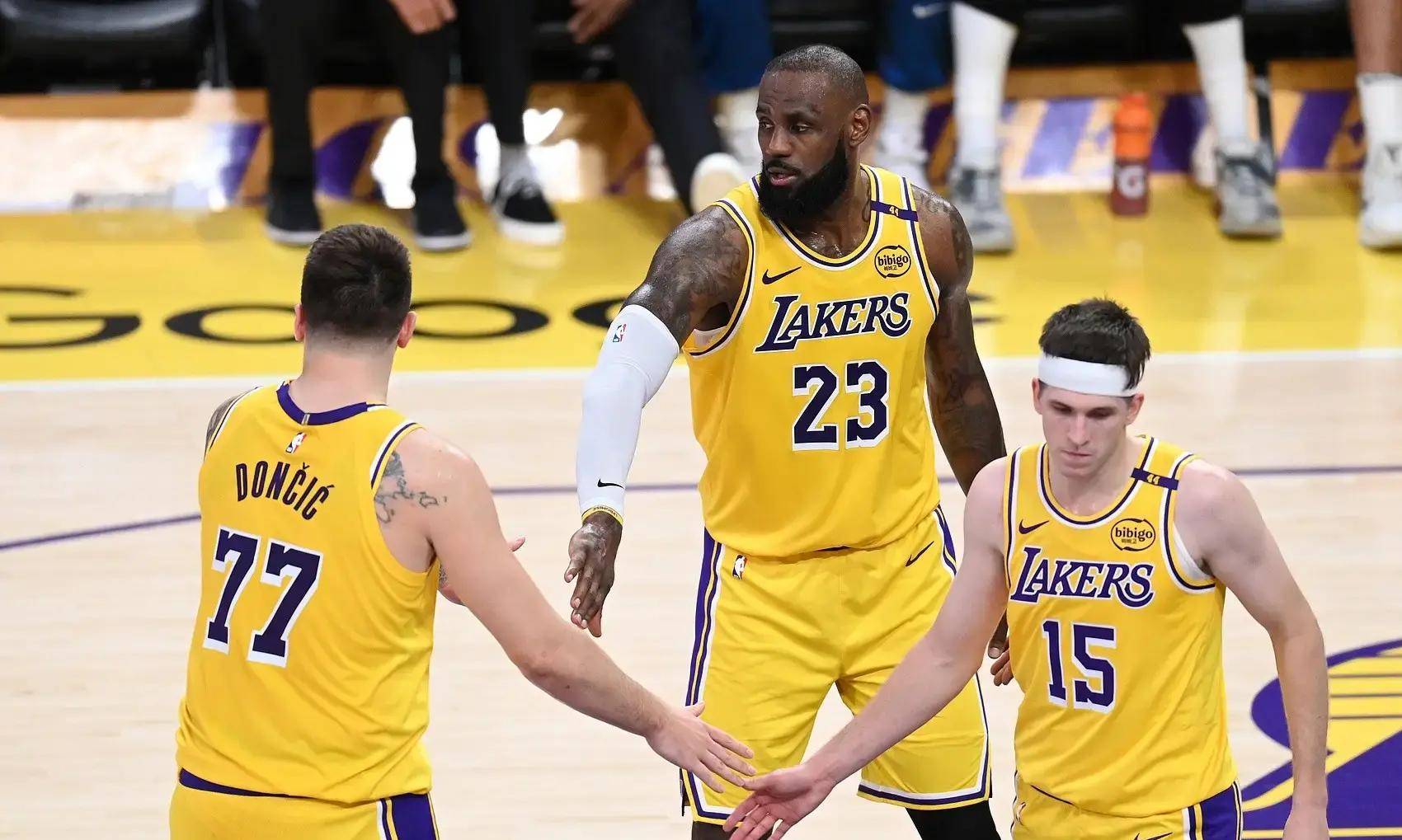 包含新奥尔良鹈鹕迎NBA总决赛关键赛，赛前完成体检，压力陡增，年轻球员得到机会的词条雷速体育直播